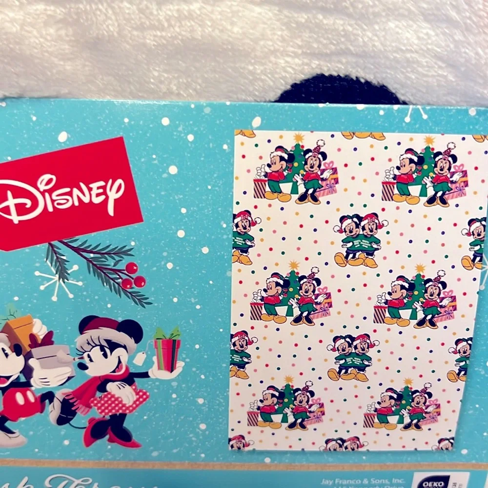 🩷🌲Mickey & Minnie Mouse Christmas throw